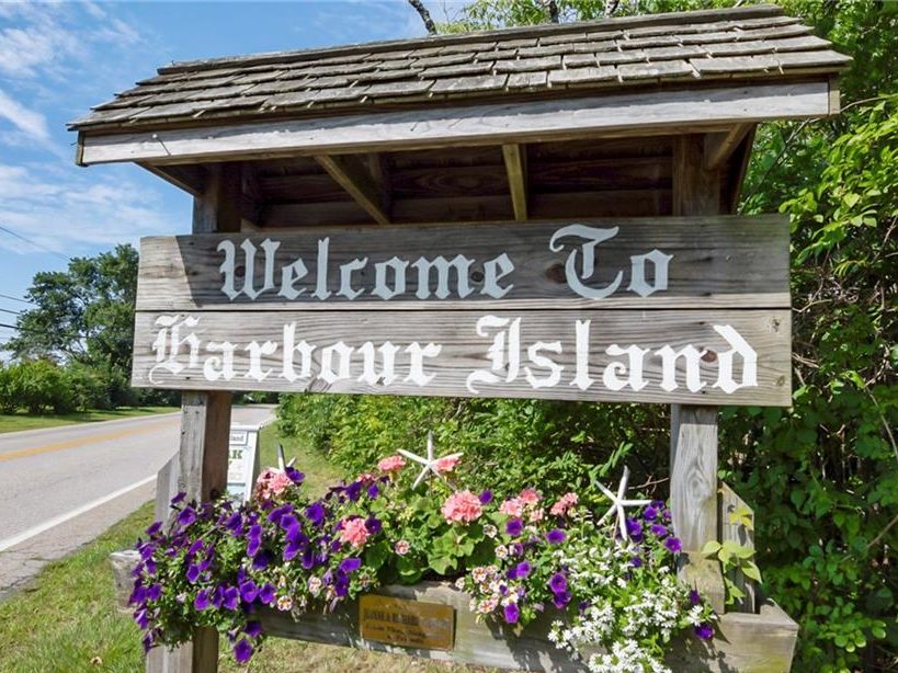 Photo of Welcome to Harbour Island sign